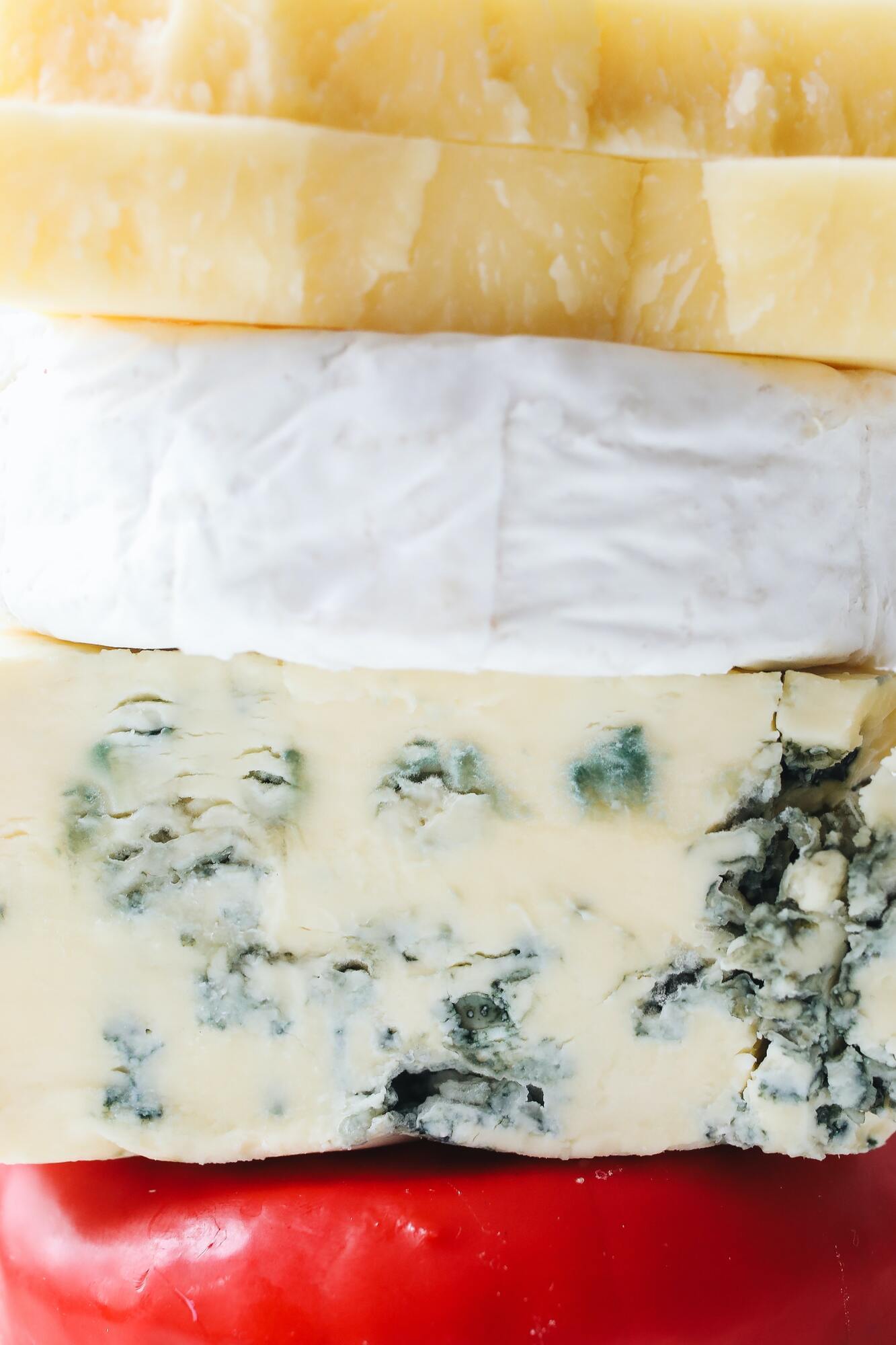 Who is recommended to eat cheeses with mold