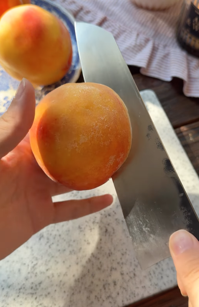 Healthy peaches