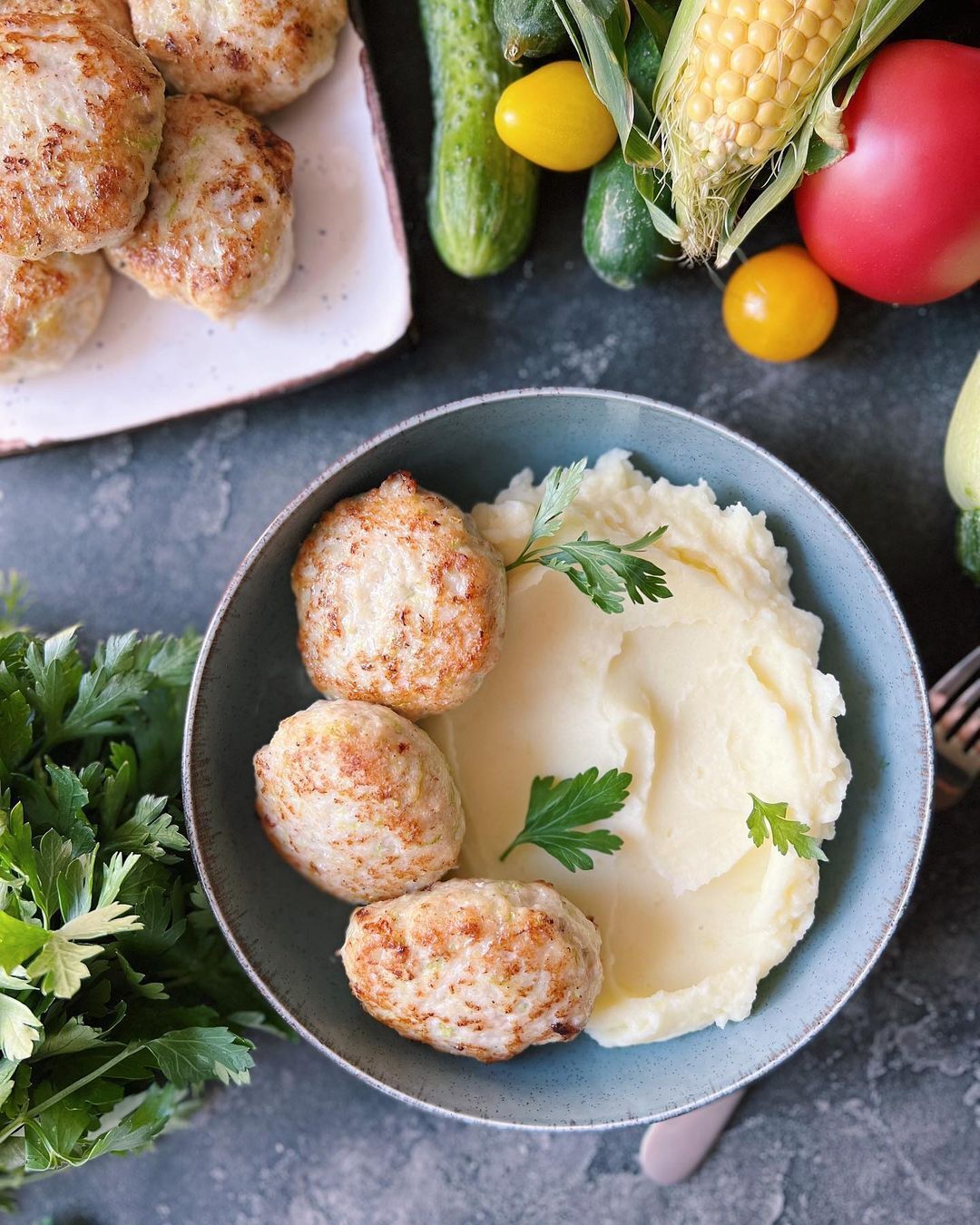 Mashed potatoes with cutlets