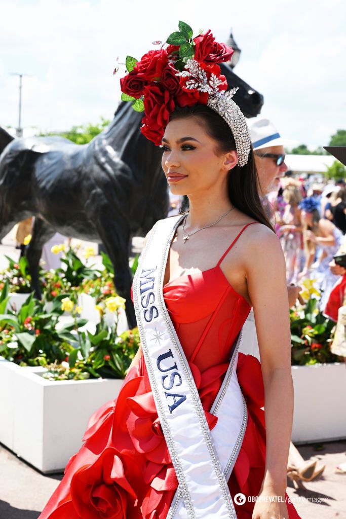 A scandal erupted around the Miss USA pageant: the winners of previous years had a public quarrel