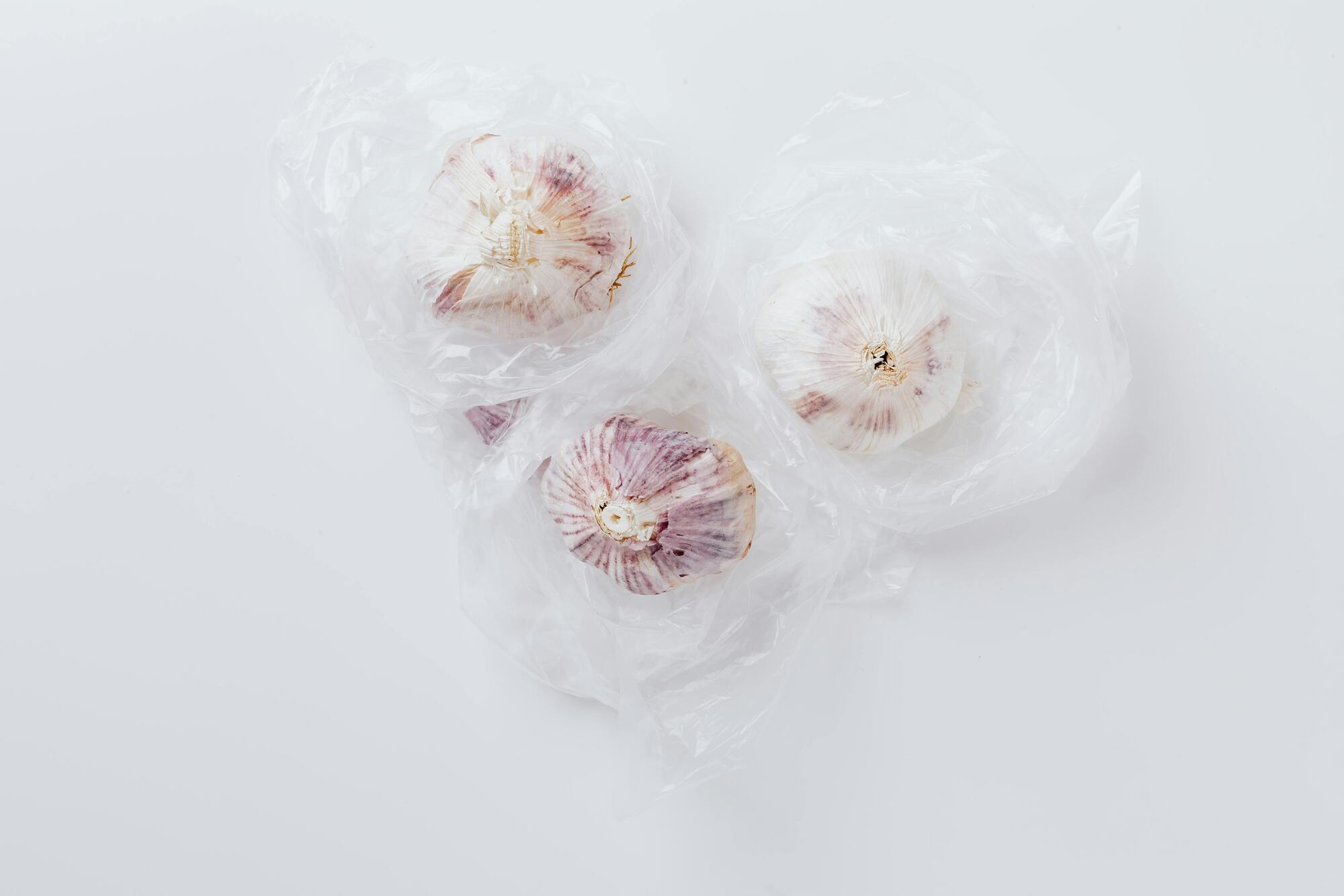 Garlic must not be stored in plastic bags