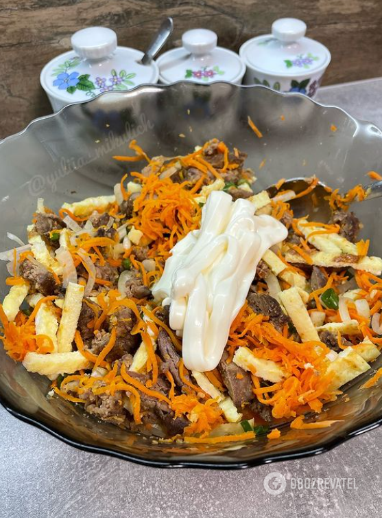 Hearty mayonnaise salad with chicken liver: the meat will not be bitter