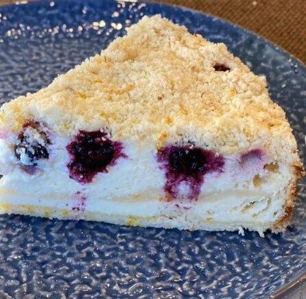 Royal cheesecake with cherries and currants