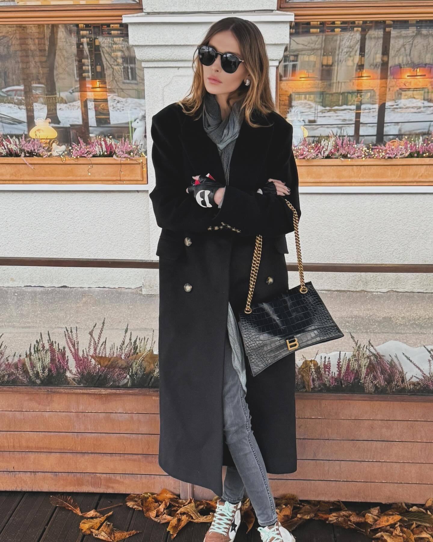 One of the most successful models in the world Snejana Onopka had a blast with a Ukrainian hit. Video