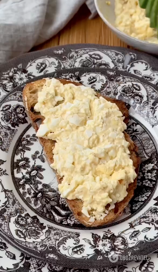 Egg mixture for sandwiches