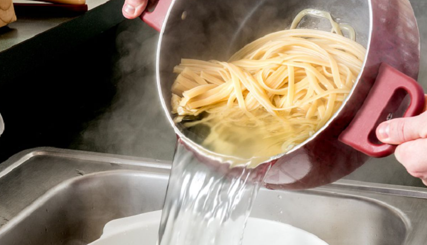 The main mistake in cooking pasta that causes the product to spoil: never do this