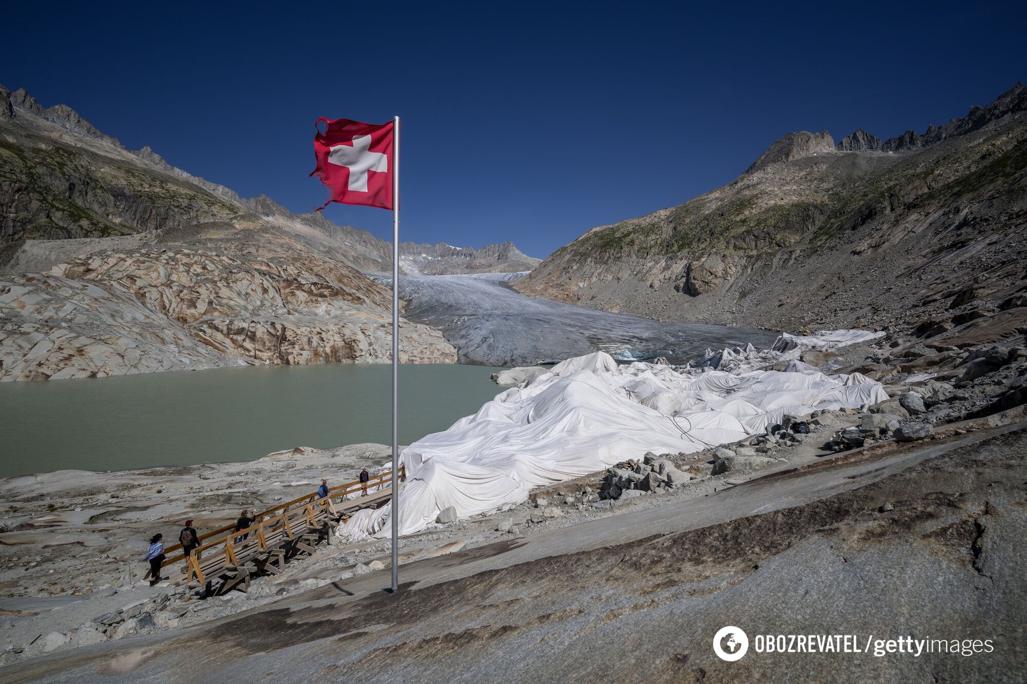 Part of the glacier turned into a lake: the network was struck by photos taken 15 years apart