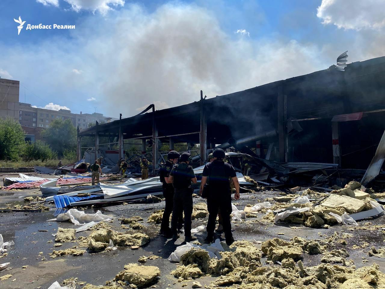 Russian attack on a shopping center in Kostiantynivka: 12 people killed, dozens wounded. Photos and videos