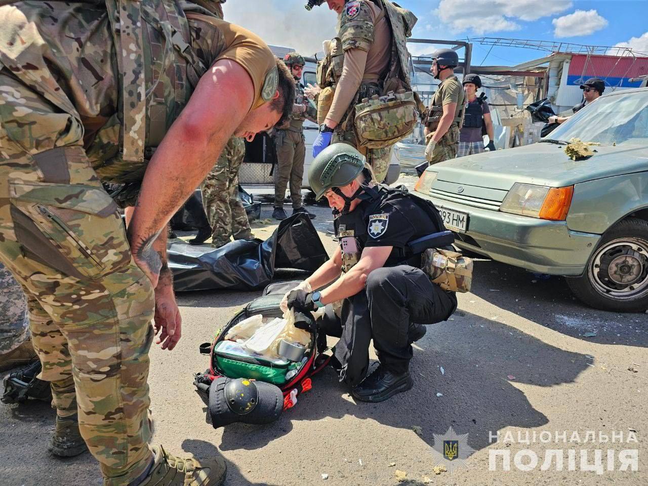 Russian attack on a shopping center in Kostiantynivka: 12 people killed, dozens wounded. Photos and videos