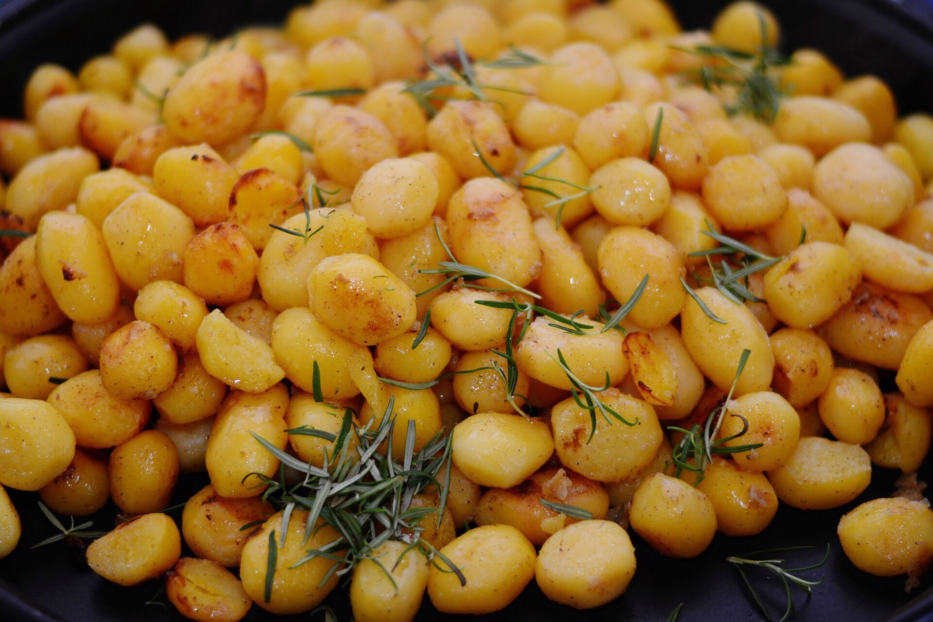 Potatoes with rosemary.