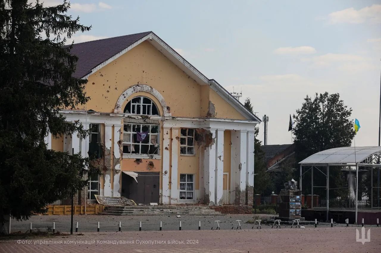 ''We are out of politics'': Russian civilians in Sudzha do not understand why the Russian army is shelling them and does not give them a ''green corridor''