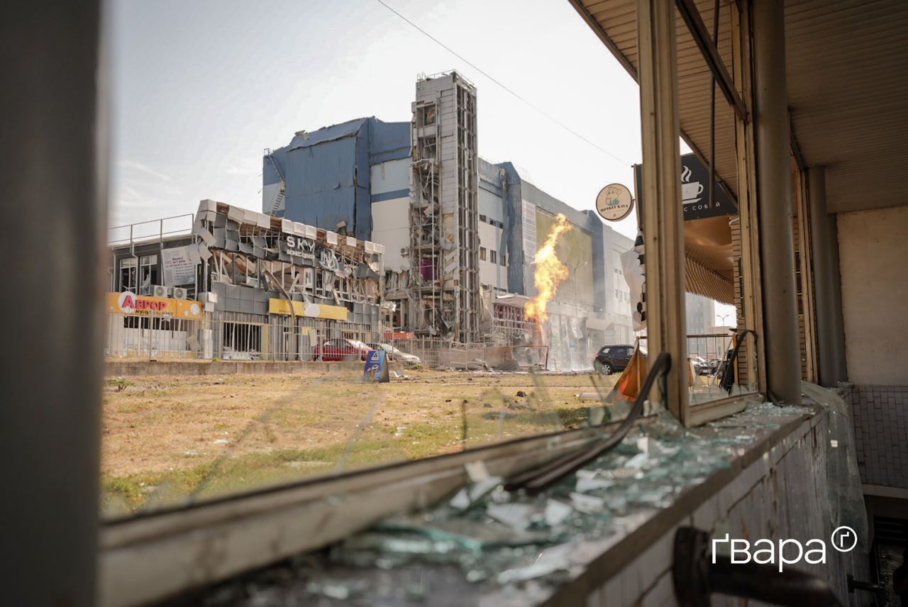 Under attack: Nova Poshta, a shopping center and the Palace of Sports: the terrible consequences of the enemy shelling of Kharkiv. Video