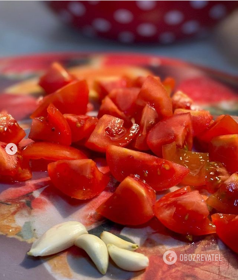 Garlic and tomatoes.