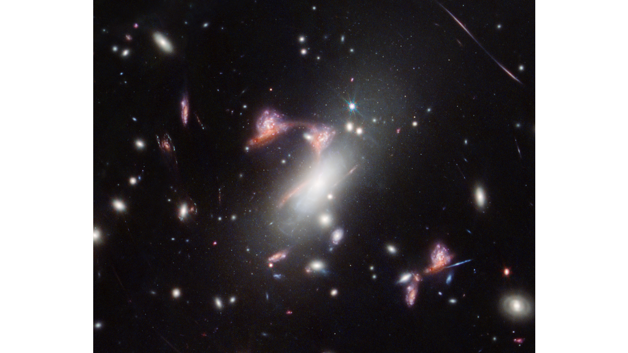 The James Webb Space Telescope captured a ''question mark'' of two galaxies in space. Photo