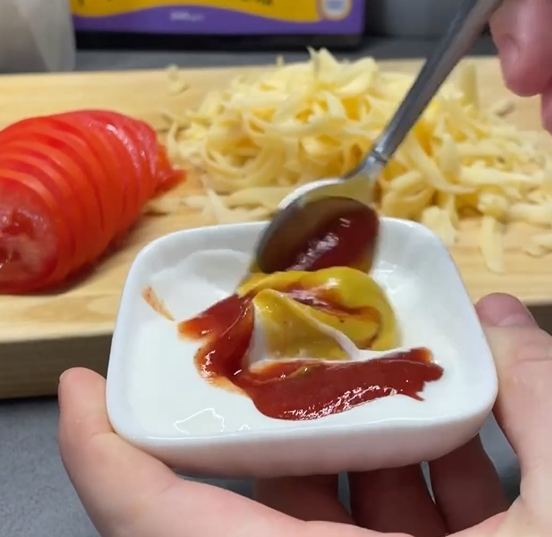 Chicken cutlet with cheese and mushrooms for lunch: how to prepare