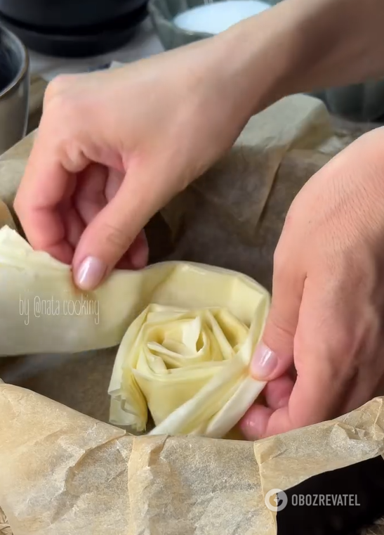 Elementary phyllo dough pie with plums: how to prepare a delicious dessert