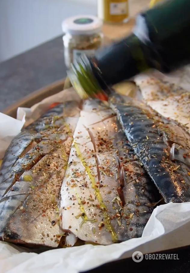 Mackerel with spices and oil