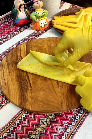 How to wrap pancakes well for the holiday table: a simple trick