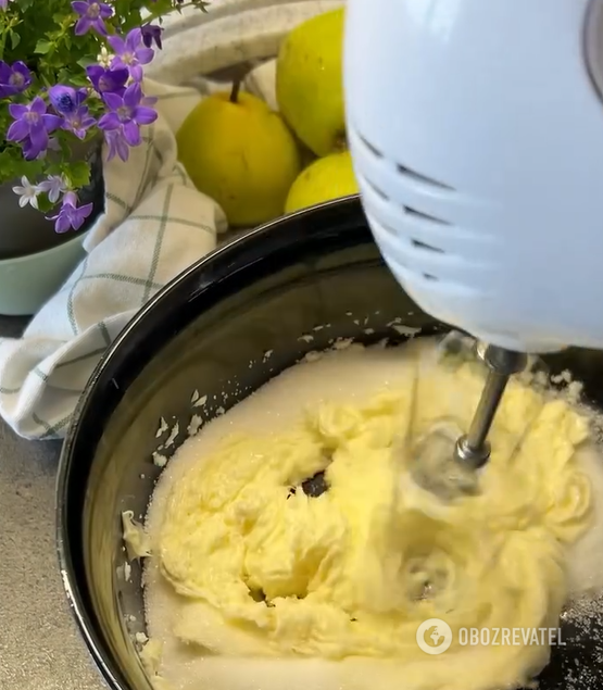 Fall pear pie for tea: how to make an airy dessert