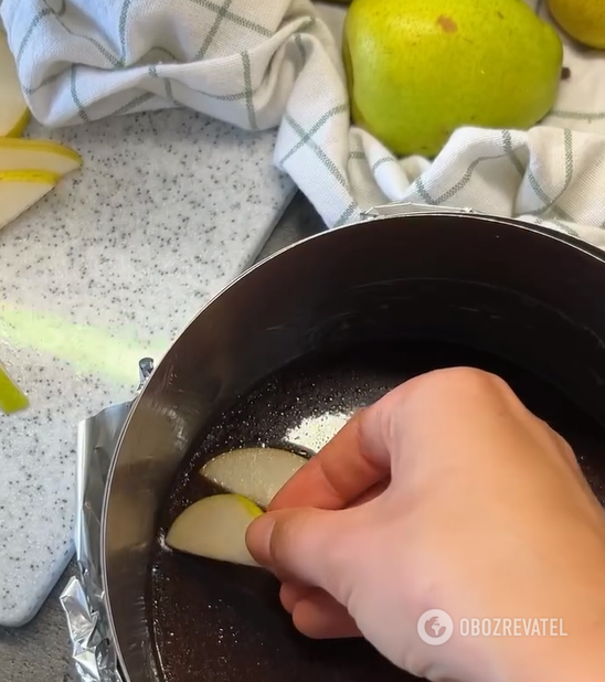 Fall pear pie for tea: how to make an airy dessert