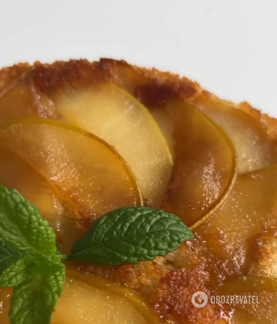 Fall pear pie for tea: how to make an airy dessert