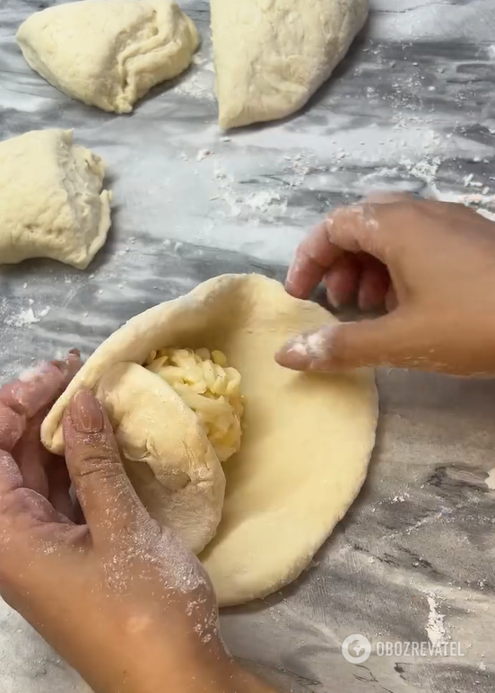 Khachapuri with cheese in 15 minutes: how to make a simple dough