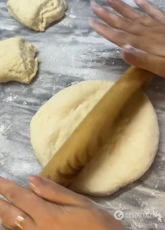 Khachapuri with cheese in 15 minutes: how to make a simple dough