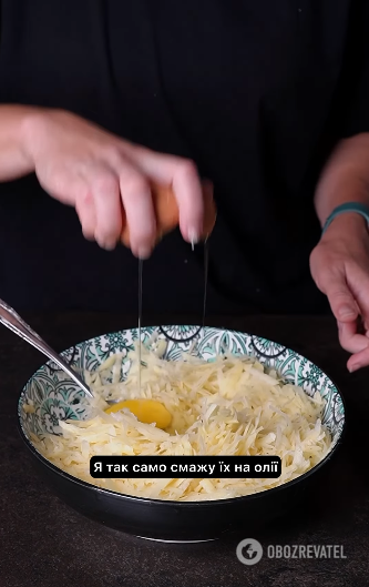 How to cook potato pancakes so that they don't turn gray: a food blogger shows the technology