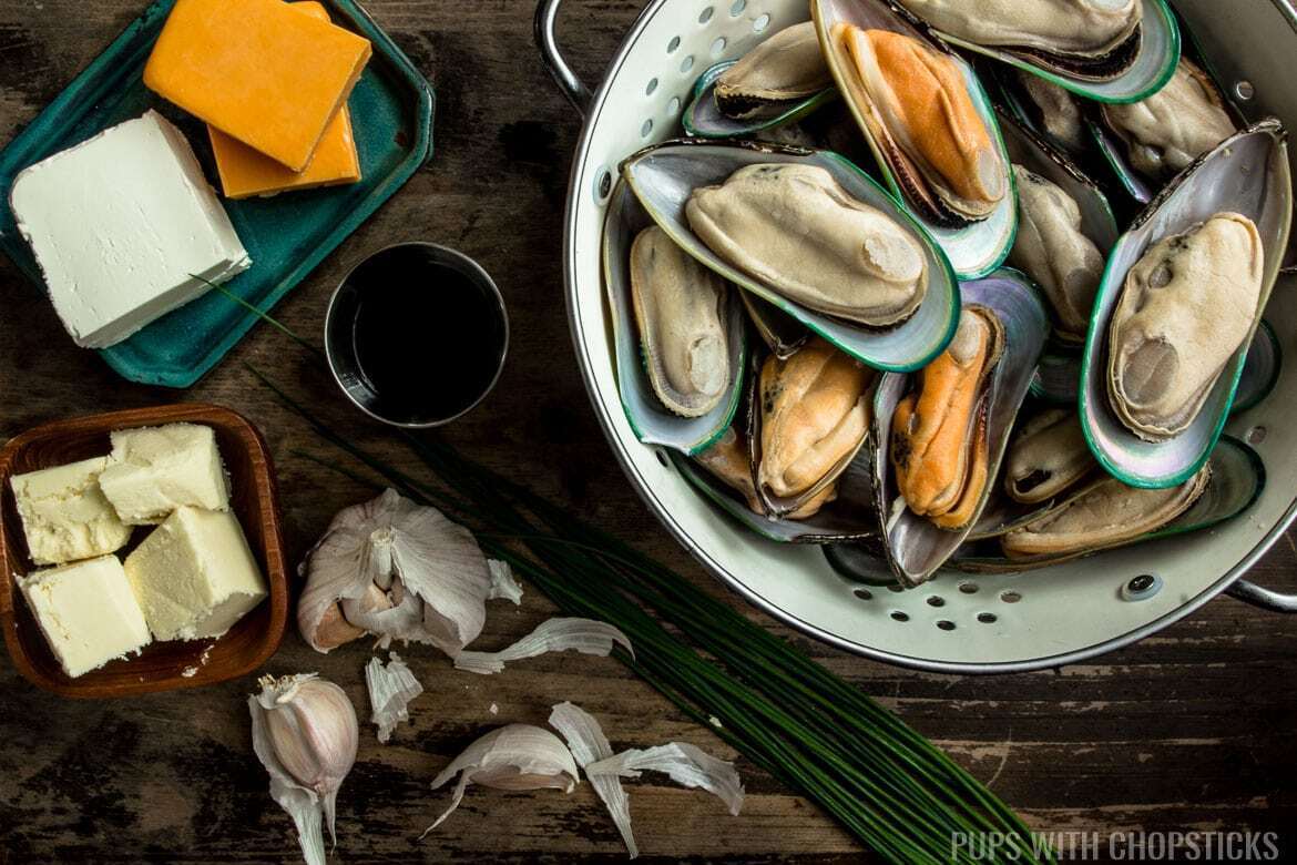 Ingredients for baked mussels.