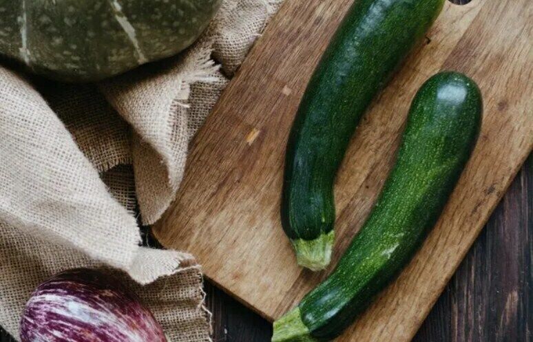 Pickled zucchini ''Snack'': delicious to close for the winter