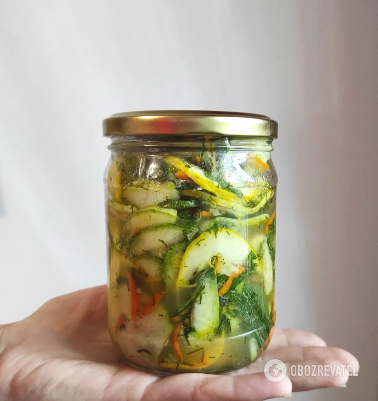 Pickled zucchini ''Snack'': delicious to close for the winter