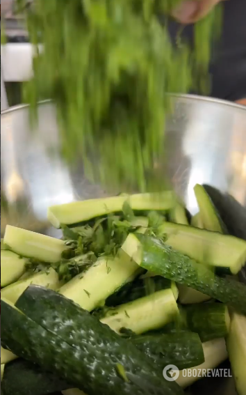 How to pickle cucumbers to make them crispy: they cook very quickly