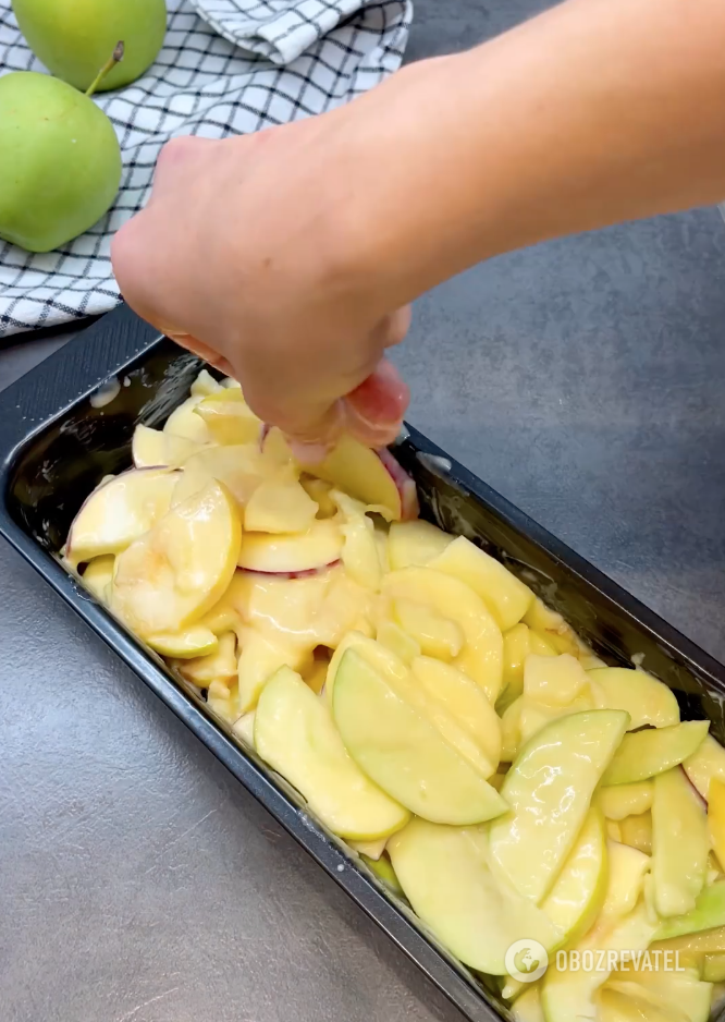 Cooking an apple pie