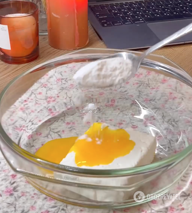 Cottage cheese with egg yolk