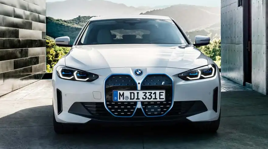 BMW has created a 4 Series sedan: critics are impressed