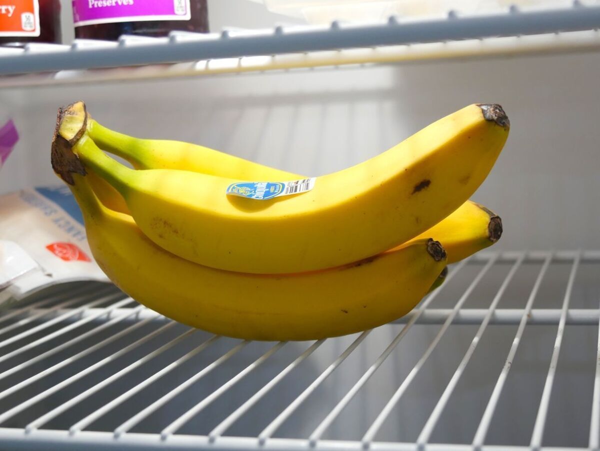 Bananas turn black quickly and become tasteless: where not to store the fruit