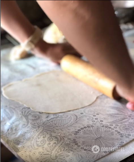 What dough to choose for chebureks: turn out golden and juicy