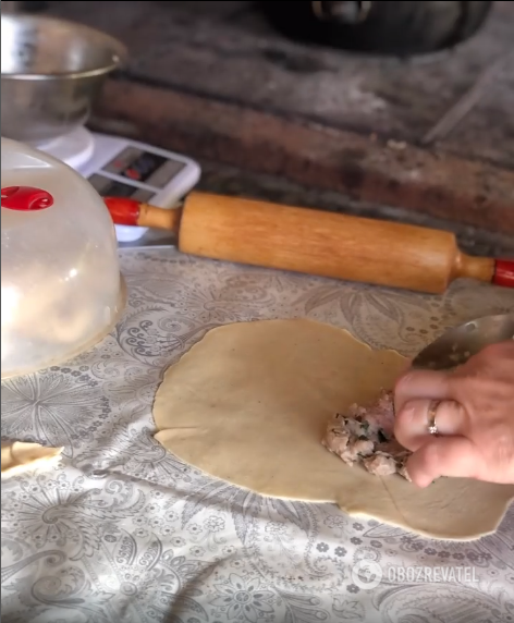 What dough to choose for chebureks: turn out golden and juicy