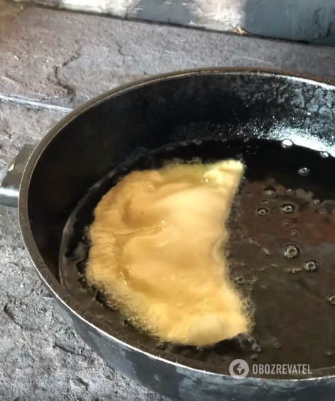 What dough to choose for chebureks: turn out golden and juicy