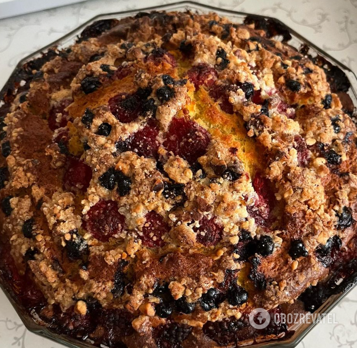 Lazy berry pie on kefir: a must-have for tea