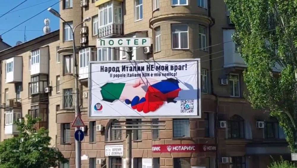 We Włoszech pojawiły się setki plakatów w obronie Rosji: Wybuchł skandal dyplomatyczny