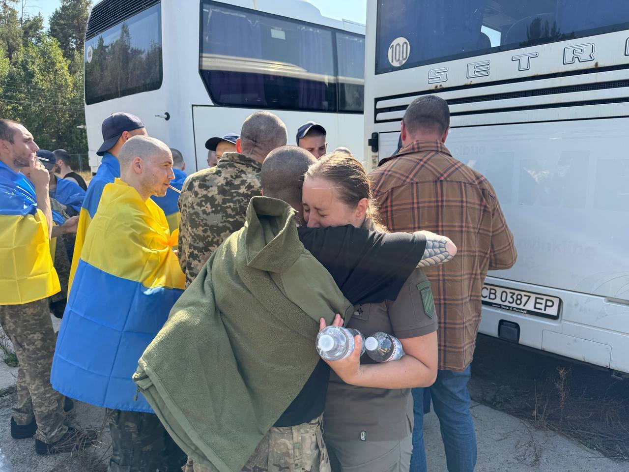 Ukraine returns 103 more defenders from captivity: all details, photos and videos