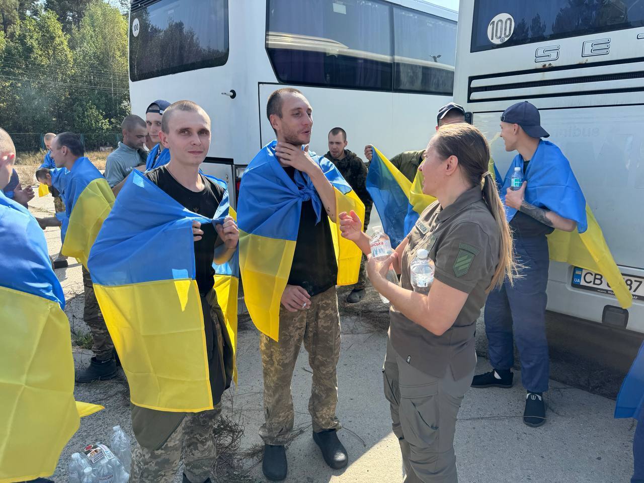 Ukraine returns 103 more defenders from captivity: all details, photos and videos