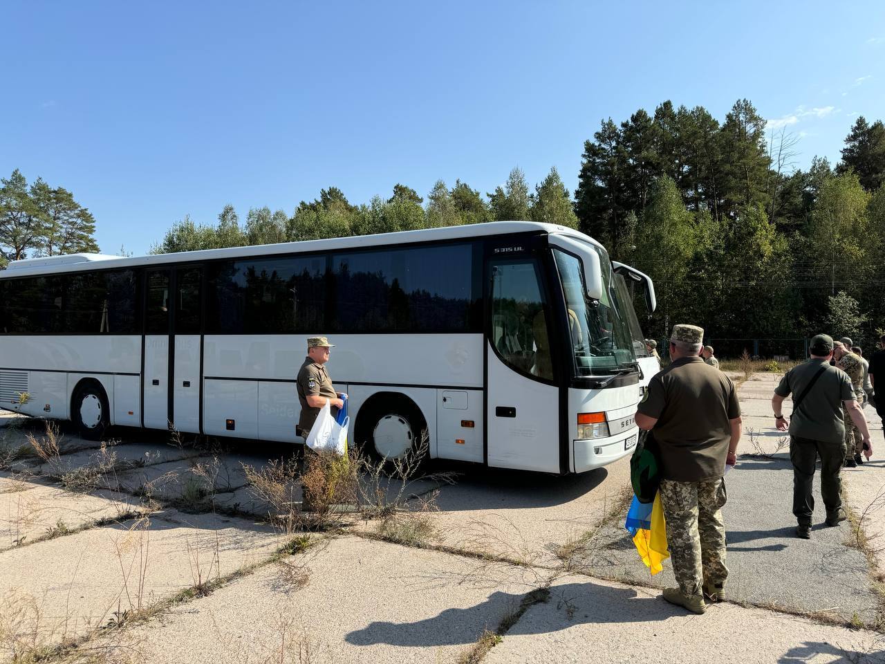 Ukraine returns 103 more defenders from captivity: all details, photos and videos