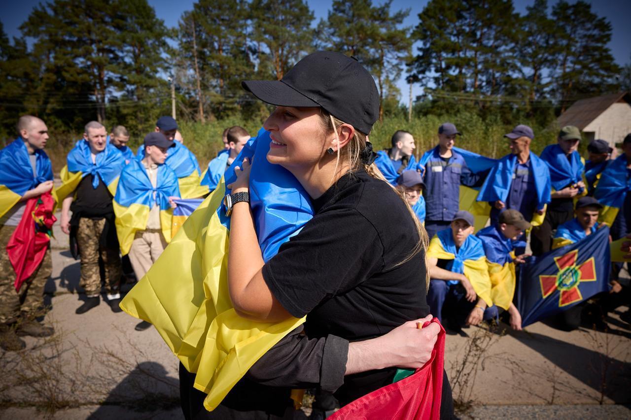 Ukraine returns 103 more defenders from captivity: all details, photos and videos