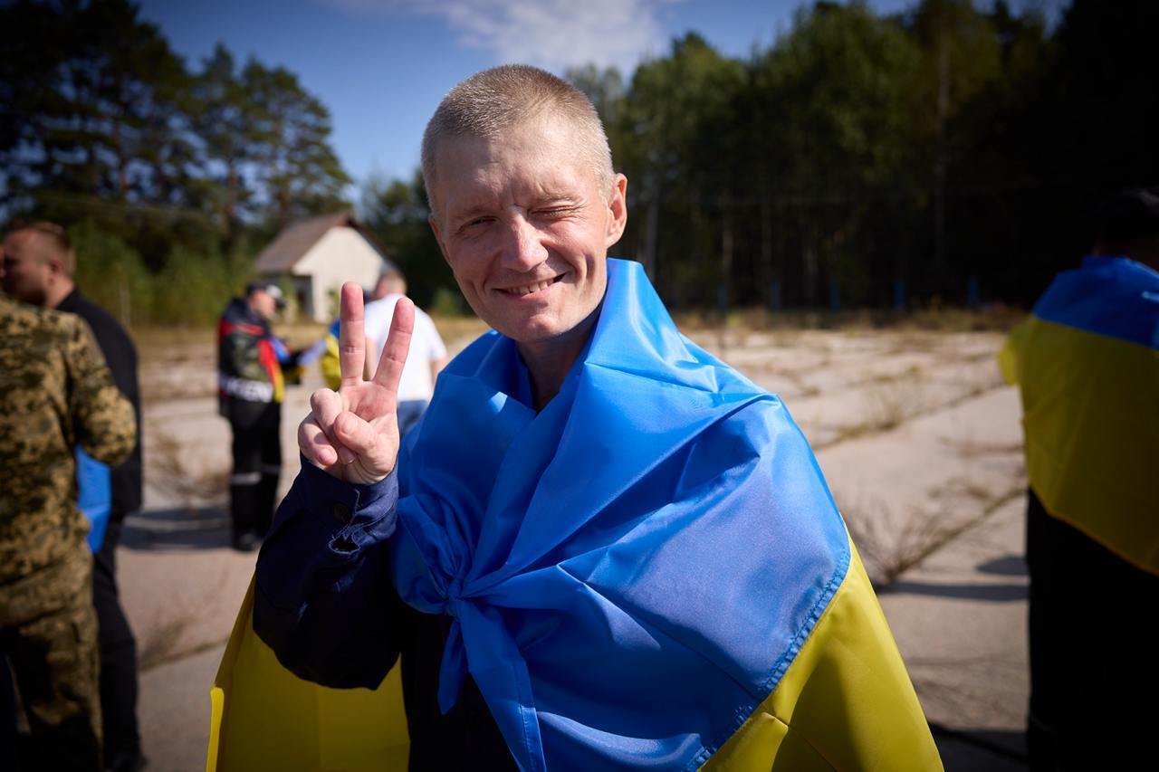 Ukraine returns 103 more defenders from captivity: all details, photos and videos