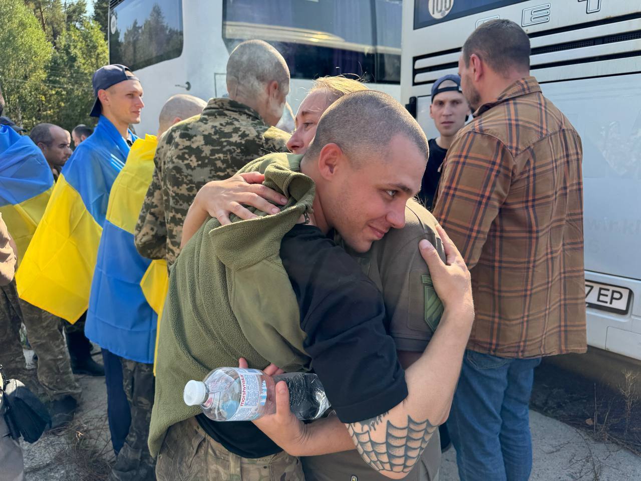 ''It's a miracle!'' In the course of a new prisoner exchange, 23 ''Azovites'' returned to Ukraine