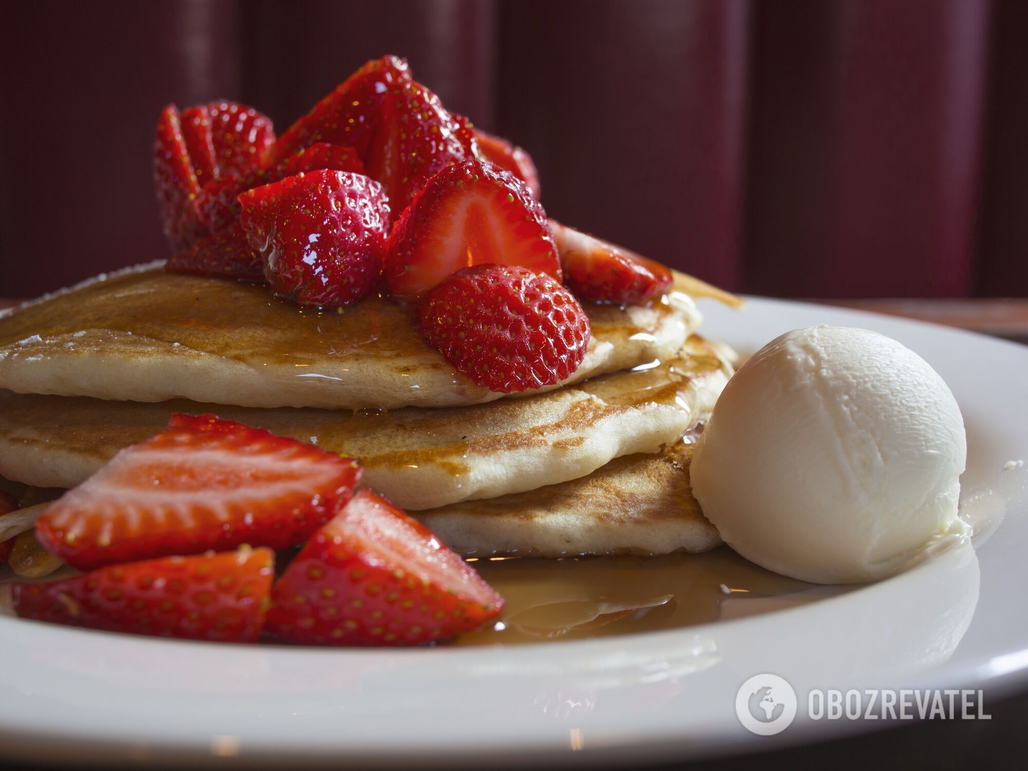 Pancakes with strawberries and ice cream