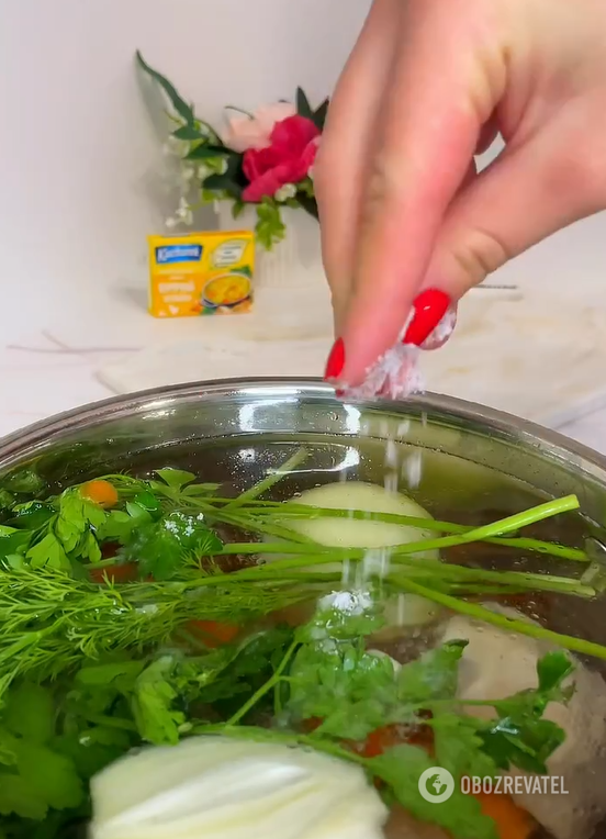 How to cook a rich broth correctly so that it is transparent and low-fat: we share the technology