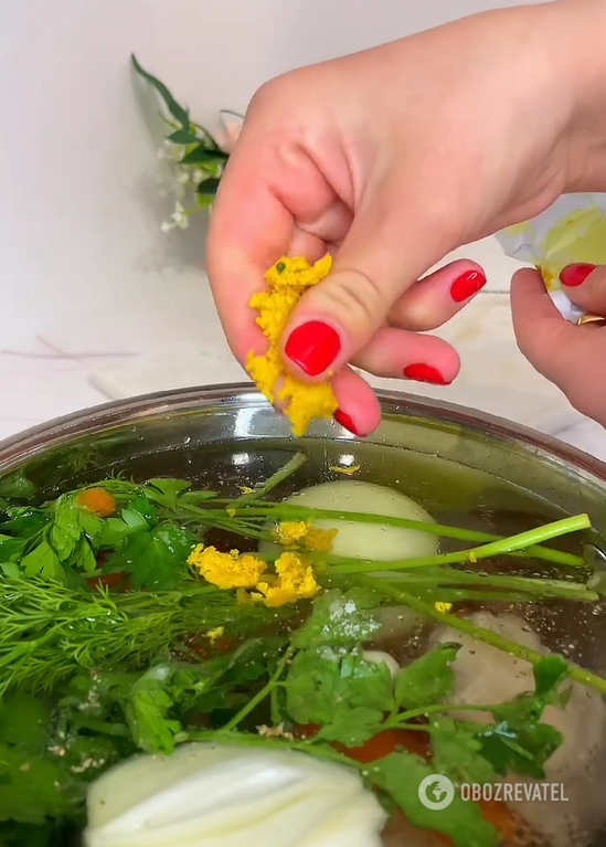 How to cook a rich broth correctly so that it is transparent and low-fat: we share the technology